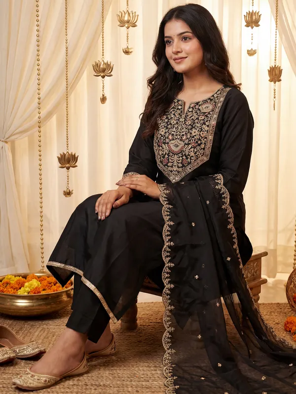 Black_Embroidered_Silk_Blend_Kurta_Trouser_Dupatta_Set