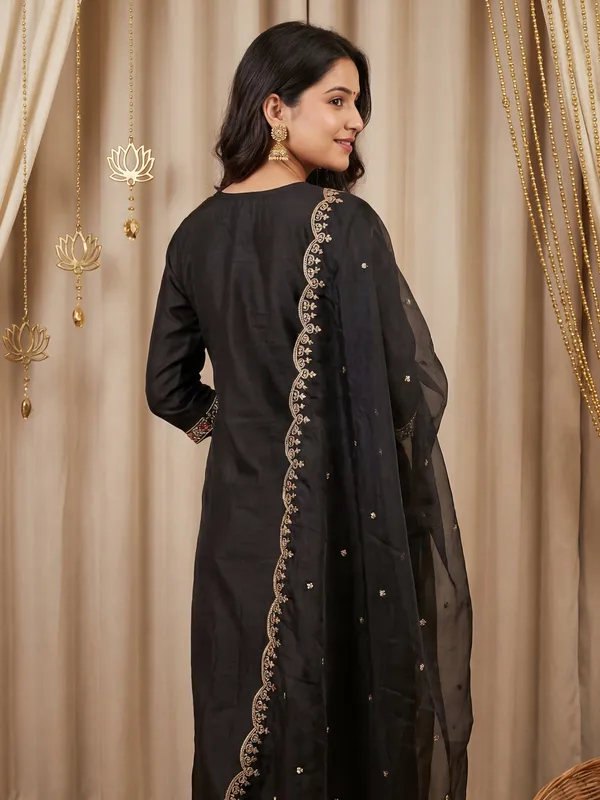 Black_Embroidered_Silk_Blend_Kurta_Trouser_Dupatta_Set