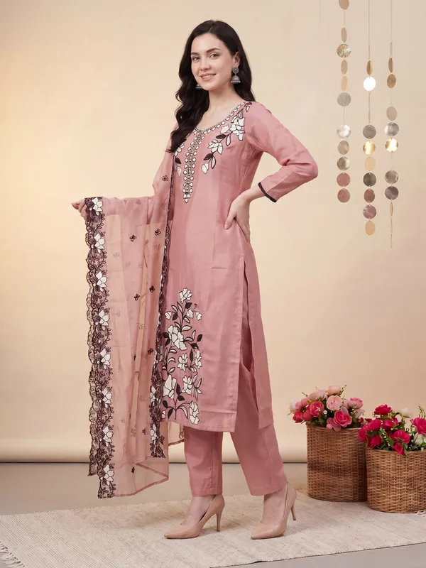 Peach_Embroidered_Silk_Blend_Kurta_Trouser_Dupatta_Set