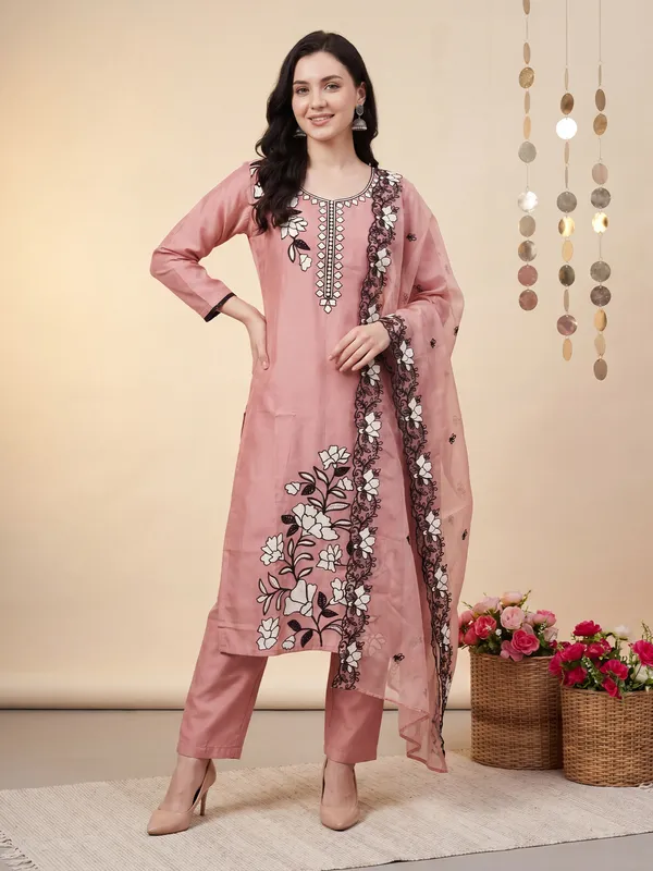 Peach_Embroidered_Silk_Blend_Kurta_Trouser_Dupatta_Set