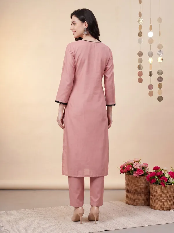 Peach_Embroidered_Silk_Blend_Kurta_Trouser_Dupatta_Set
