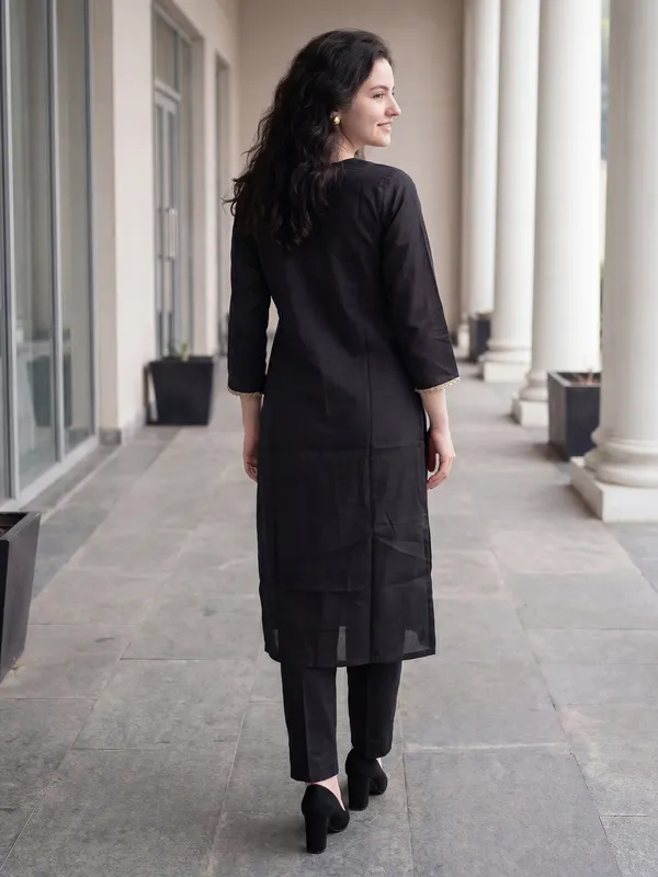 Black_Embroidered_Silk_Blend_Kurta_Trouser_Dupatta_Set