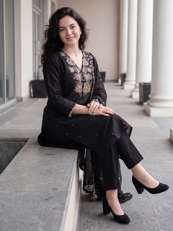 Black_Embroidered_Silk_Blend_Kurta_Trouser_Dupatta_Set