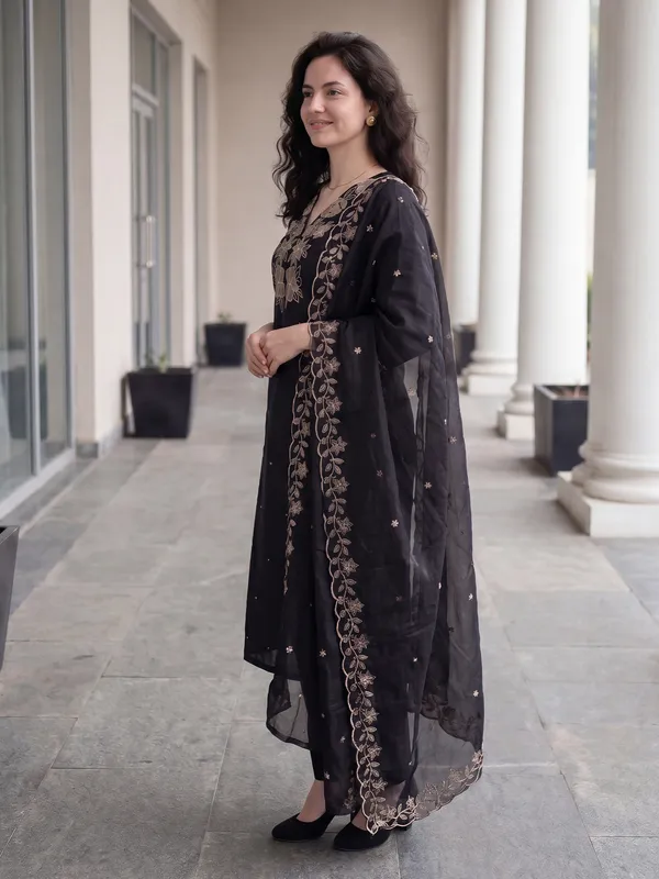 Black_Embroidered_Silk_Blend_Kurta_Trouser_Dupatta_Set