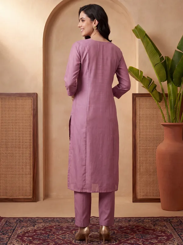Lavender_Embroidered_Silk_Blend_Kurta_Trouser_Dupatta_Set