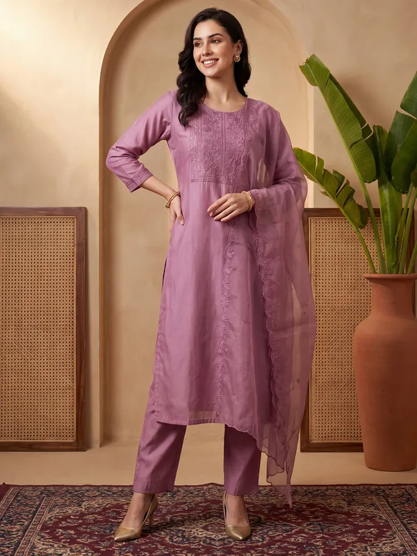 Lavender_Embroidered_Silk_Blend_Kurta_Trouser_Dupatta_Set