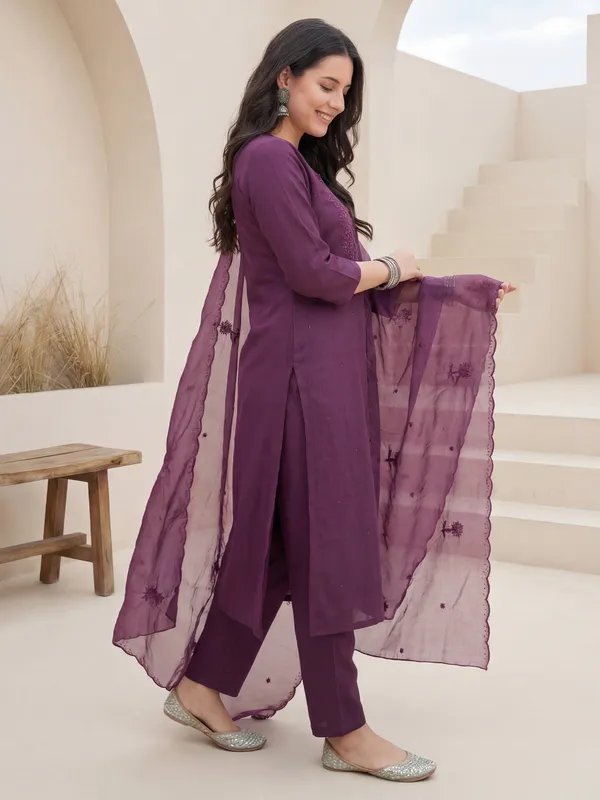 Purple_Embroidered_Silk_Blend_Kurta_Trouser_Dupatta_Set