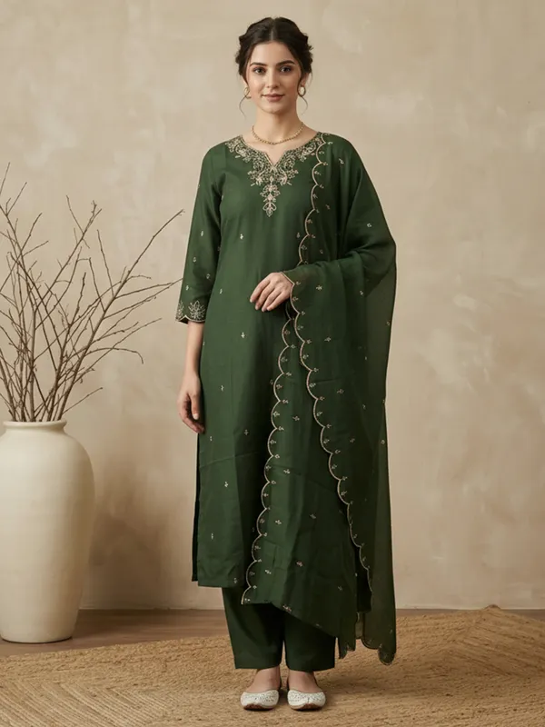 Green_Embroidered_Silk_Blend_Kurta_Trouser_Dupatta_Set