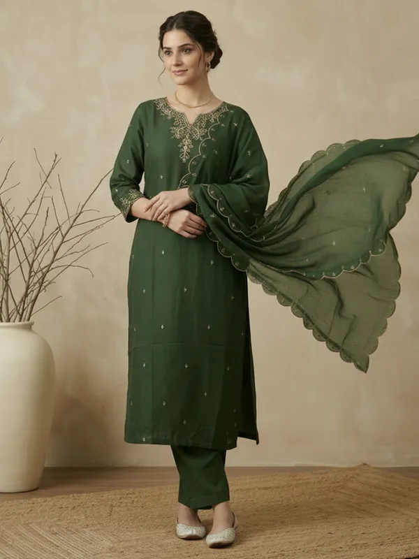 Green_Embroidered_Silk_Blend_Kurta_Trouser_Dupatta_Set