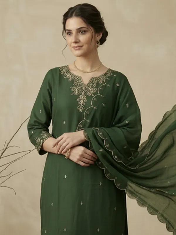 Green_Embroidered_Silk_Blend_Kurta_Trouser_Dupatta_Set