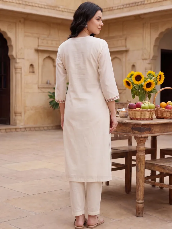 White_Embroidered_Silk_Blend_Kurta_Trouser_Dupatta_Set