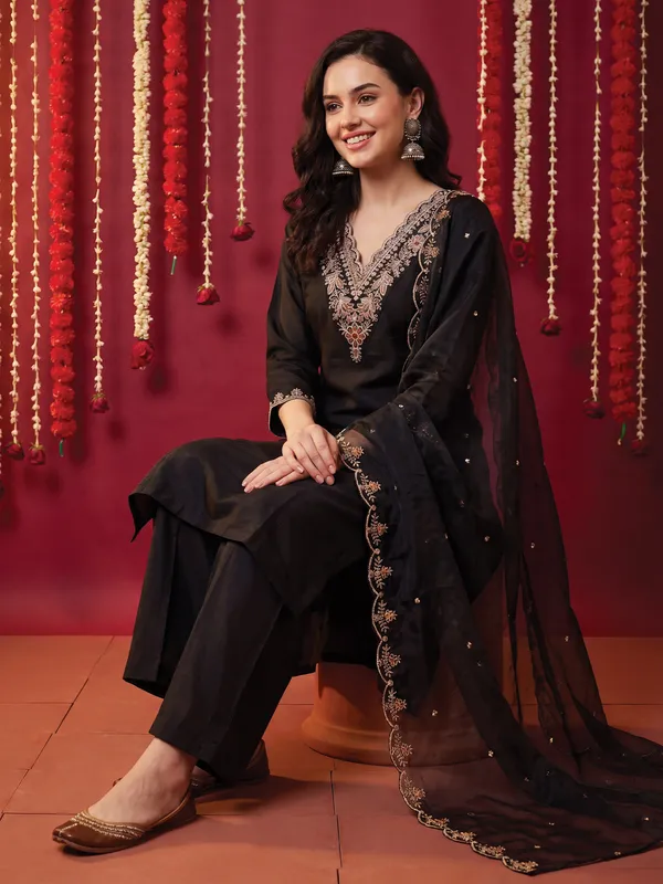 Black_Embroidered_Silk_Blend_Kurta_Trouser_Dupatta_Set