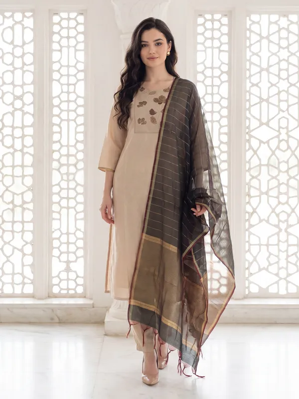 Off_White_Embroidered_Silk_Blend_Kurta_Trouser_Dupatta_Set