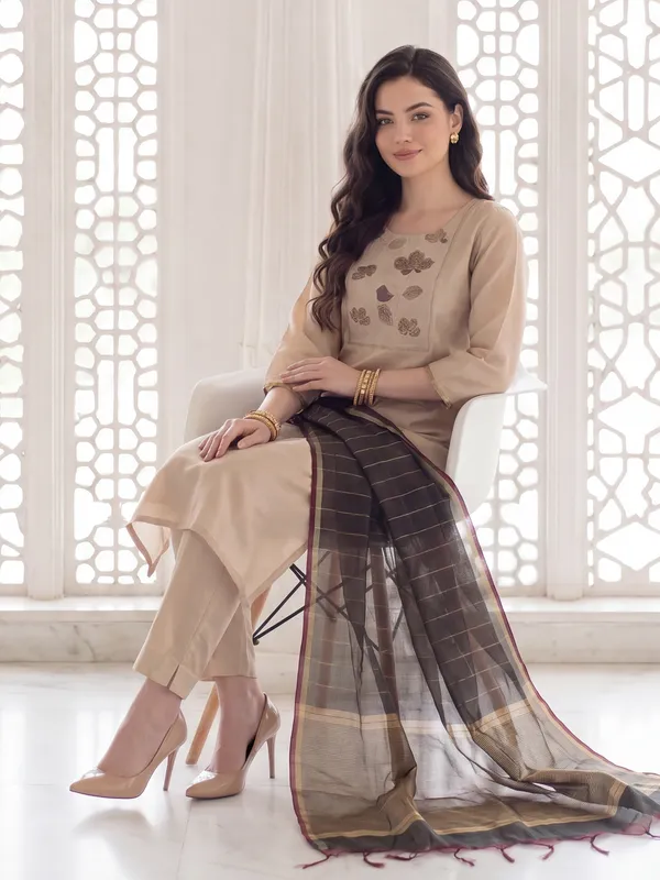 Off_White_Embroidered_Silk_Blend_Kurta_Trouser_Dupatta_Set