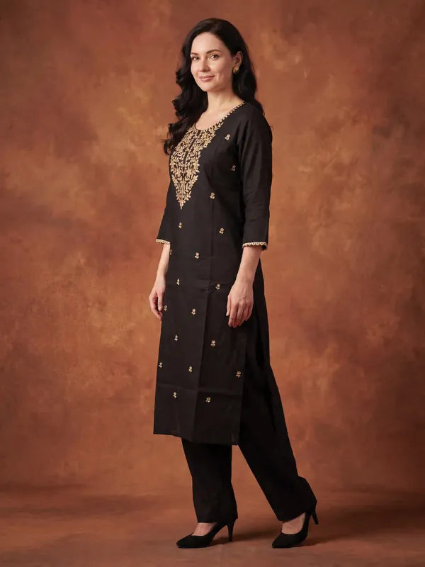 Black_Embroidered_Silk_Kurta_Trouser_Set