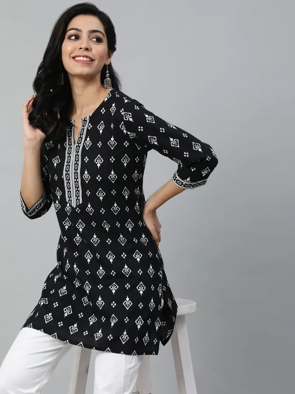 Black__Pure_Cotton_Printed_Tunic_For_Women
