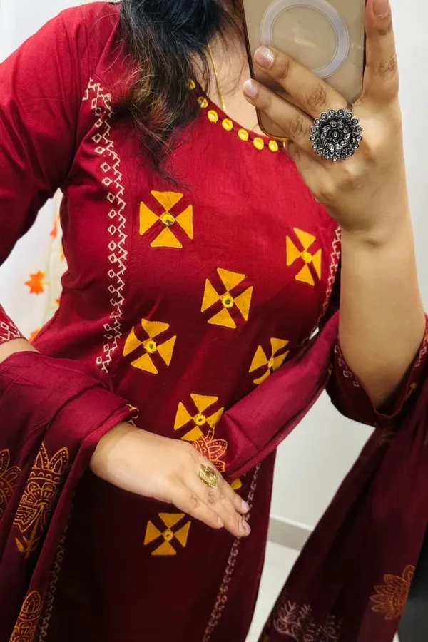 Red_Cotton_Floral_Embroidered_Kurta_Set_For_Women