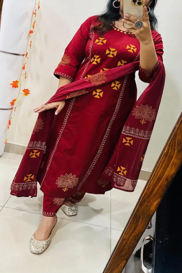 Red_Cotton_Floral_Embroidered_Kurta_Set_For_Women