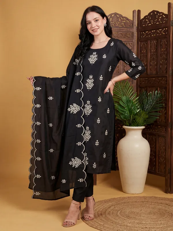 Black_Embroidered_Silk_Blend_Kurta_Trouser_Dupatta_Set