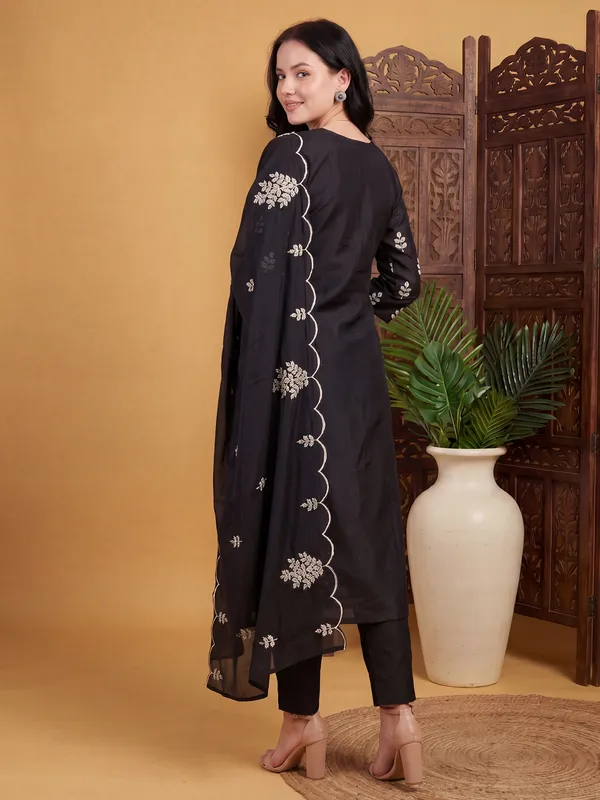 Black_Embroidered_Silk_Blend_Kurta_Trouser_Dupatta_Set