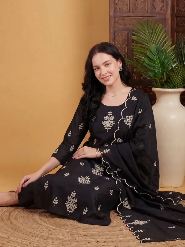 Black_Embroidered_Silk_Blend_Kurta_Trouser_Dupatta_Set
