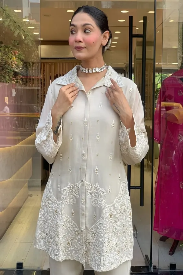Floral_Embroidered_Chanderi_Silk_Kurta_Trouser_&_Dupatta_Set