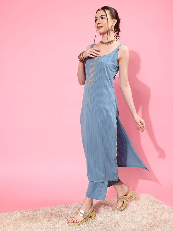 Blue_Floral_Embroidered_Silk_Blend_Kurta_Trouser_Dupatta_Set