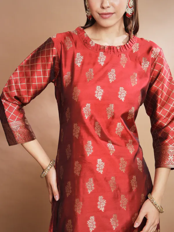 Floral_Printed_Cotton_Silk_Round_Neck_Kurta_Trouser_&_Dupatta_Set