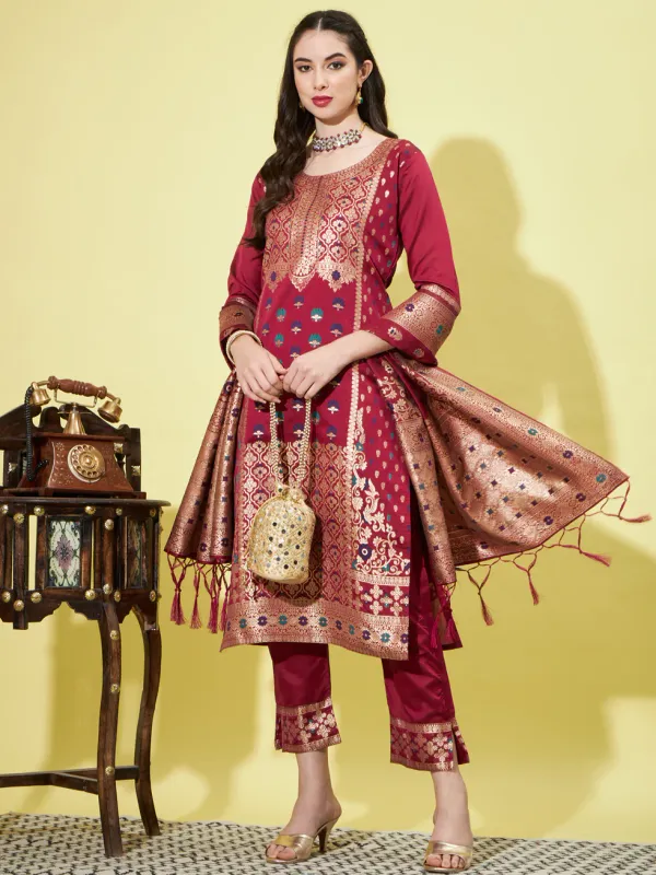 Floral_Printed_Silk_Blend_Round_Neck_Kurta_Trouser_&_Dupatta_Set