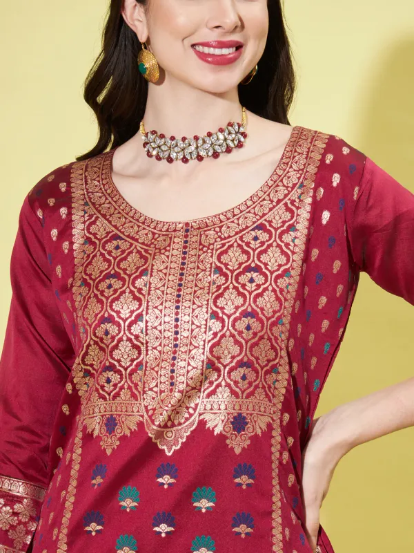 Floral_Printed_Silk_Blend_Round_Neck_Kurta_Trouser_&_Dupatta_Set