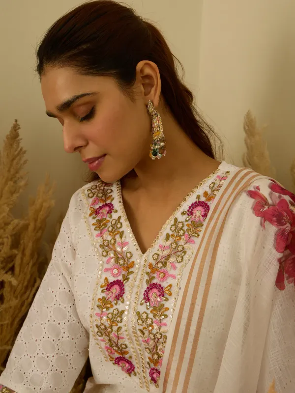 Floral_Embroidered_Cotton_Blend_V_Neck_Kurta_Trouser_&_Dupatta_Set