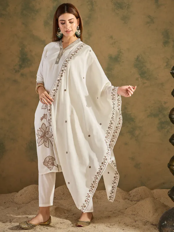 Floral_Embroidered_Silk_Blend_V_Neck_Kurta_Trouser_&_Dupatta_Set