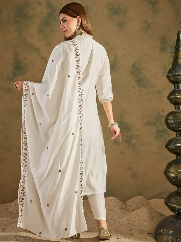 Floral_Embroidered_Silk_Blend_V_Neck_Kurta_Trouser_&_Dupatta_Set
