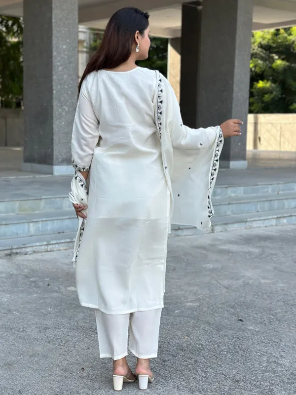 Floral_Embroidered_Silk_Blend_Round_Neck_Kurta_Trouser_&_Dupatta_Set