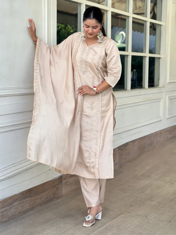 Floral_Embroidered_Silk_Blend_V_Neck_Kurta_Trouser_&_Dupatta_Set