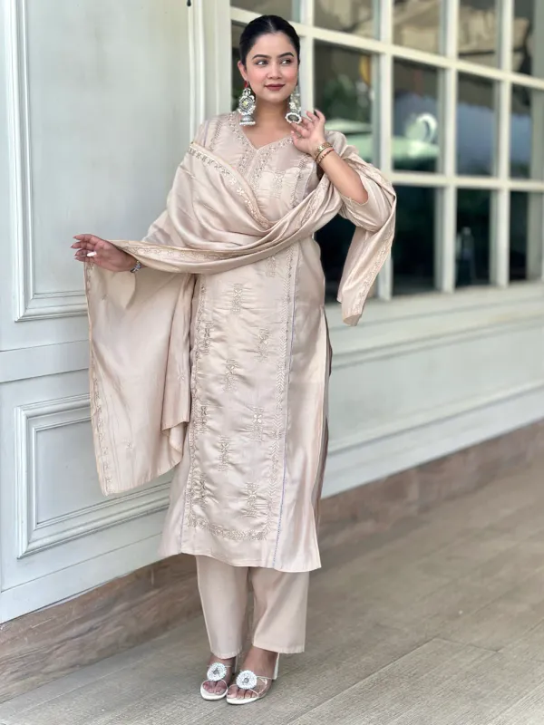 Floral_Embroidered_Silk_Blend_V_Neck_Kurta_Trouser_&_Dupatta_Set