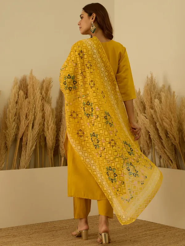 Floral_Embroidered_Silk_Blend_Round_Neck_Kurta_Trouser_&_Dupatta_Set