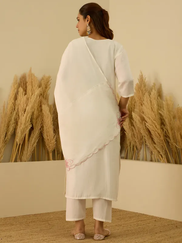 Floral_Embroidered_Silk_Blend_V_Neck_Kurta_Trouser_&_Dupatta_Set