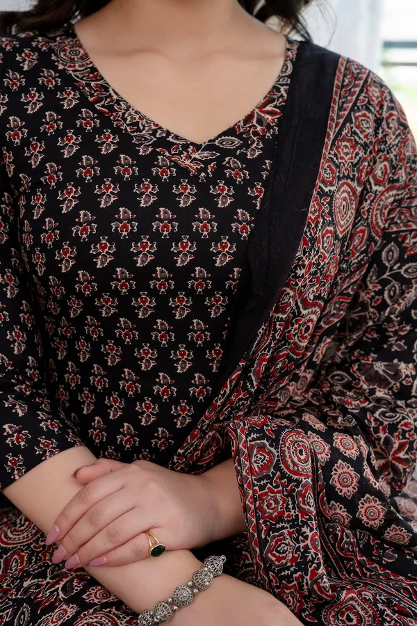 Black_Floral_Printed_Pure_Cotton_Kurta_Set_For_Women
