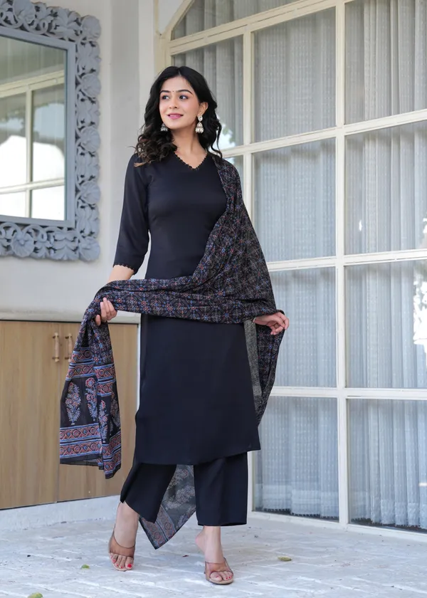 Black_Floral_Printed_Pure_Cotton_Kurta_Set_For_Women
