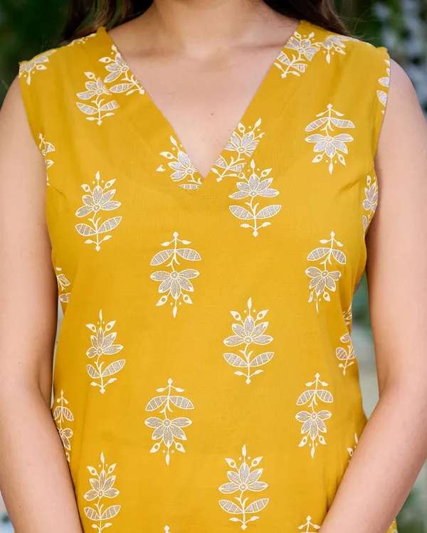 Yellow_Floral_Printed_Pure_Cotton_Kurta_Set_For_Women