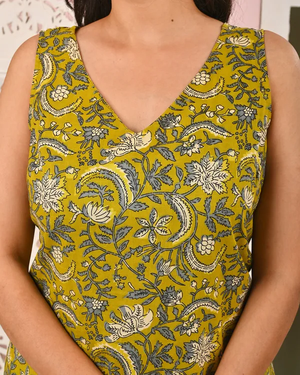 Green_Floral_Printed_Pure_Cotton_Kurta_Set_For_Women