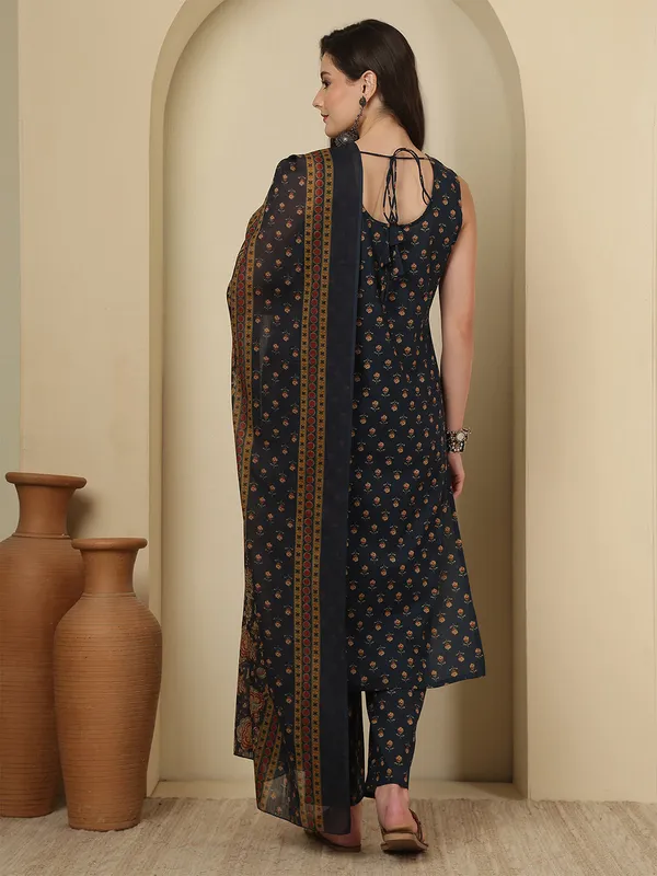 Blue_Floral_Printed_Pure_Cotton_Kurta_Set_For_Women