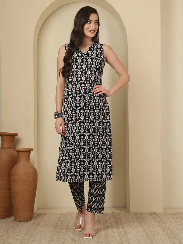Black_Floral_Printed_Pure_Cotton_Kurta_Set_For_Women
