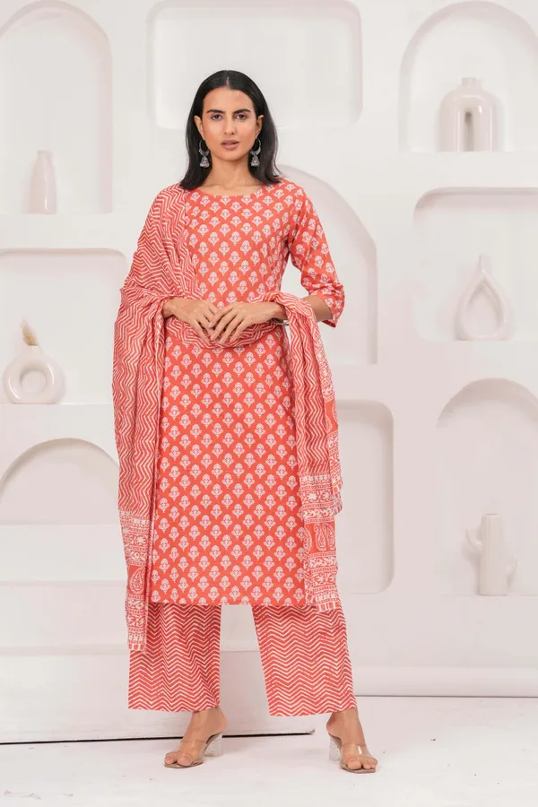 Pink_Floral_Printed_Pure_Cotton_Kurta_Set_For_Women