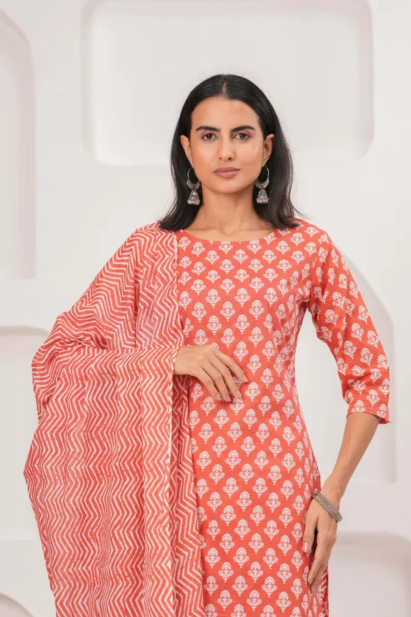 Pink_Floral_Printed_Pure_Cotton_Kurta_Set_For_Women