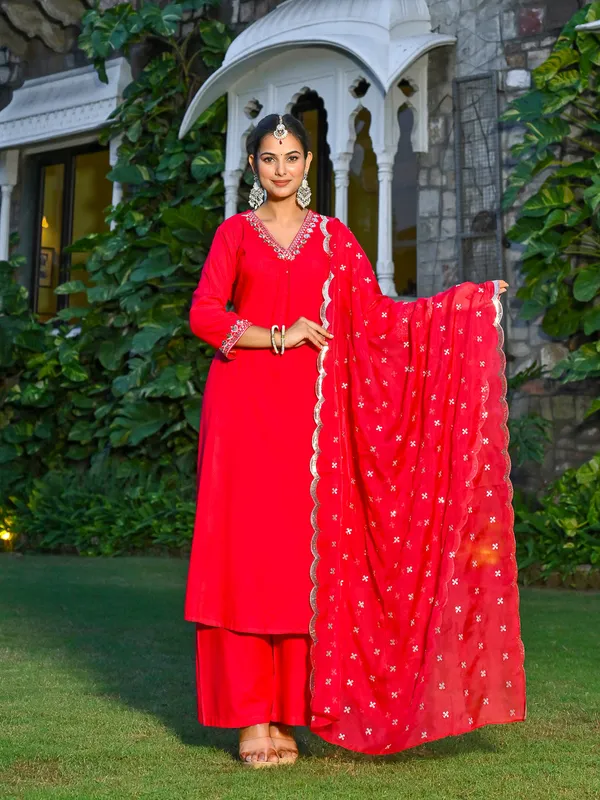 Magenta_Embroidered_Viscose_Rayon_Kurta_Set_For_Women