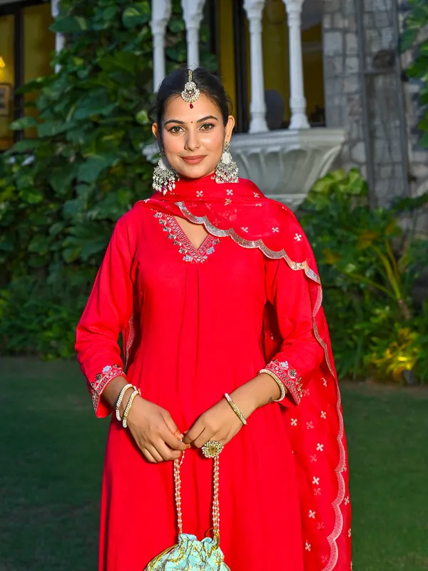 Magenta_Embroidered_Viscose_Rayon_Kurta_Set_For_Women