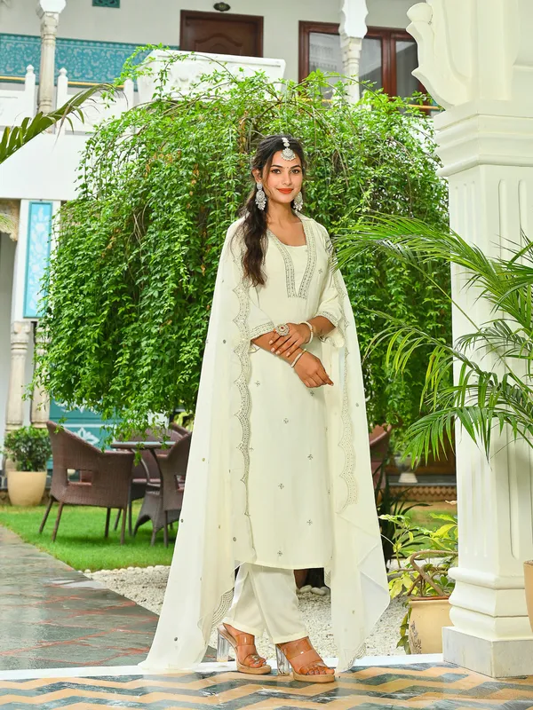 Off_White_Embroidered_Viscose_Rayon_Kurta_Set_For_Women