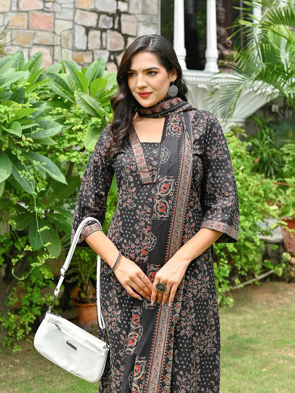 Black_Floral_Printed_Pure_Cotton_Kurta_Set_For_Women